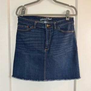 Universal Thread Women's Frayed Hem Denim Skirt - Dark Blue